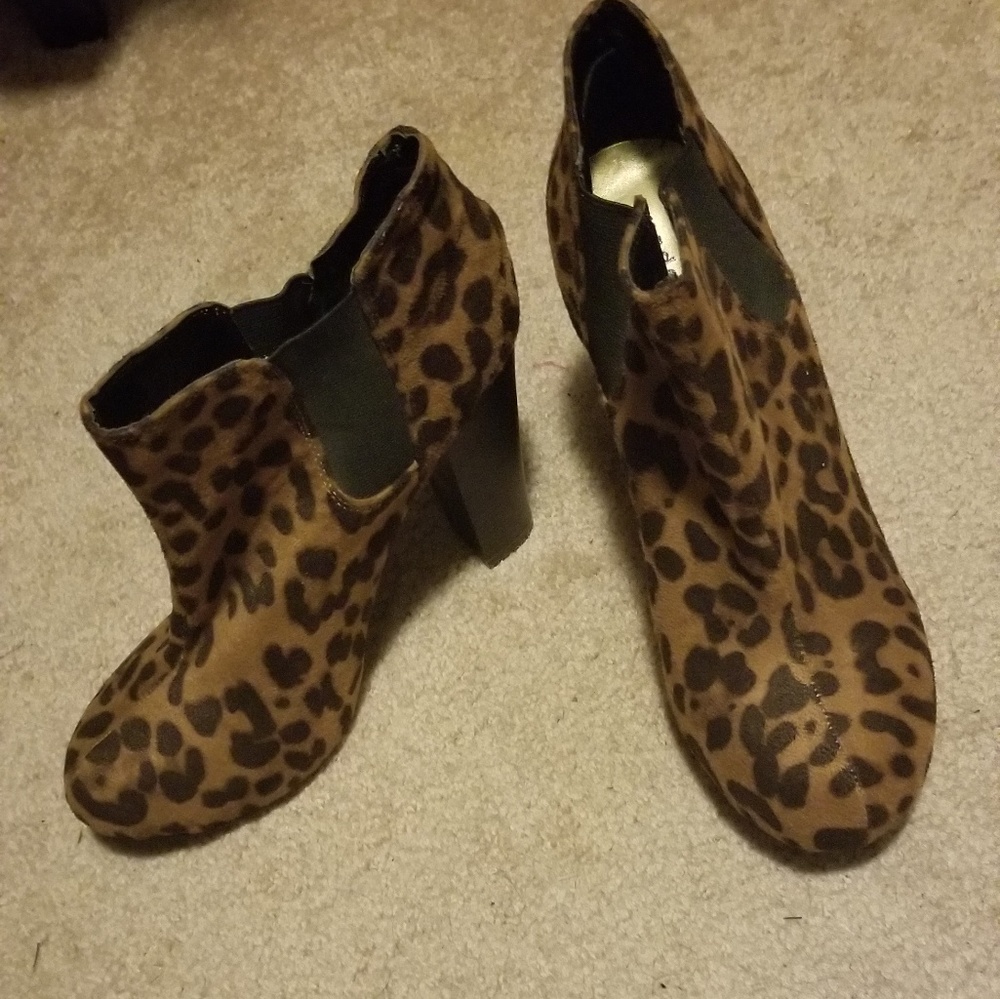 Animal print clog heels. 4' clog heal booties
